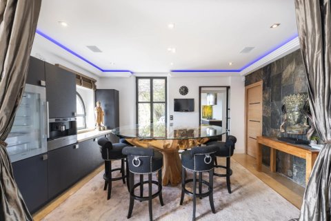 9 bedrooms Villa in Cannes, France No. 67304 8