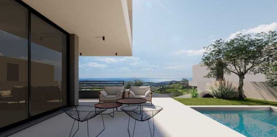 Дом с 6 спальнями в Пареклисия, Кипр №30003