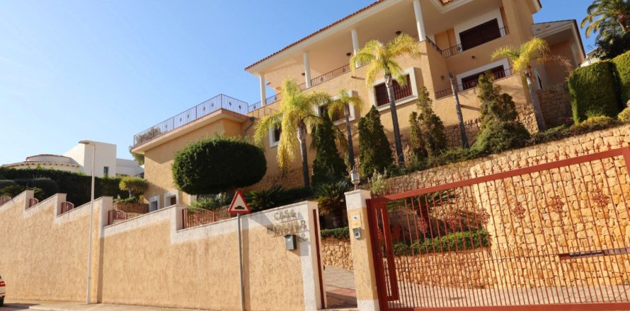 5 bedrooms Villa in Altea, Spain No. 110626