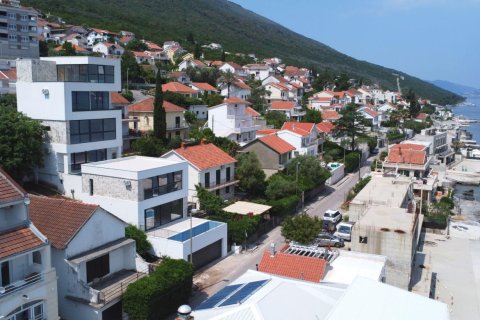 2 dormitorios Villa en Krashichi, Montenegro No. 104677 1