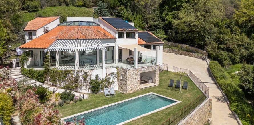 4 bedrooms Villa in Grasse, France No. 100253