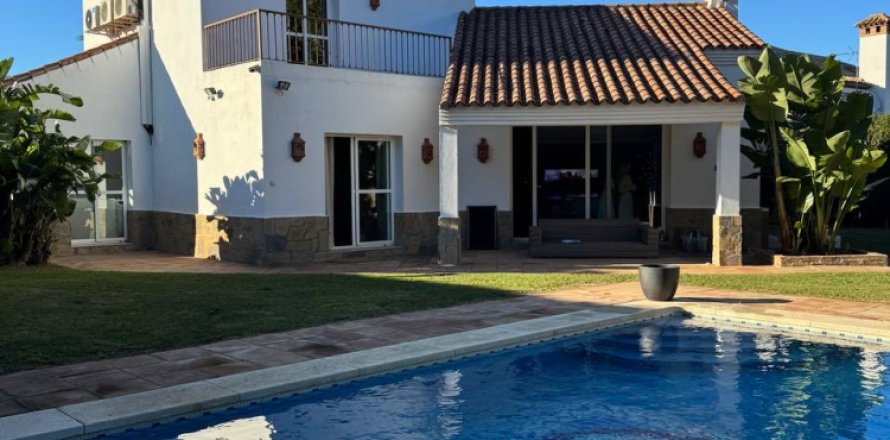 3 bedrooms House in Sotogrande, Spain No. 83960