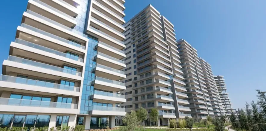 5 rooms Apartment in Istanbul, Turkey No. 117752