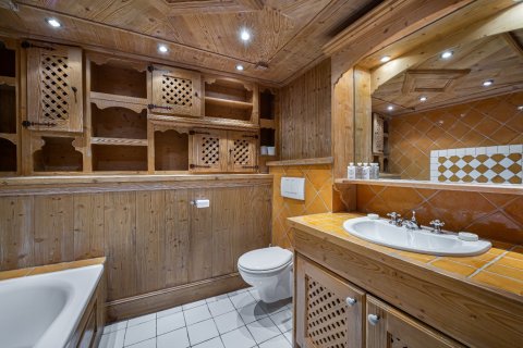 5 bedrooms House in Les Allues, France No. 99676 13