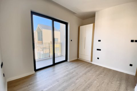 2 bedrooms Apartment in Tivat, Montenegro No. 104812 3