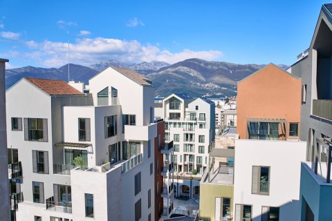 2 bedrooms Apartment in Tivat, Montenegro No. 104812 5