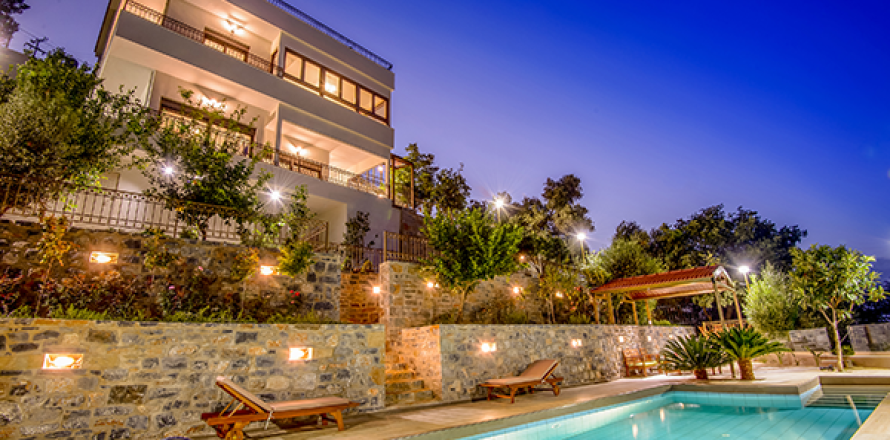 Вилла с 4 спальнями в Ираклион, Греция №23873