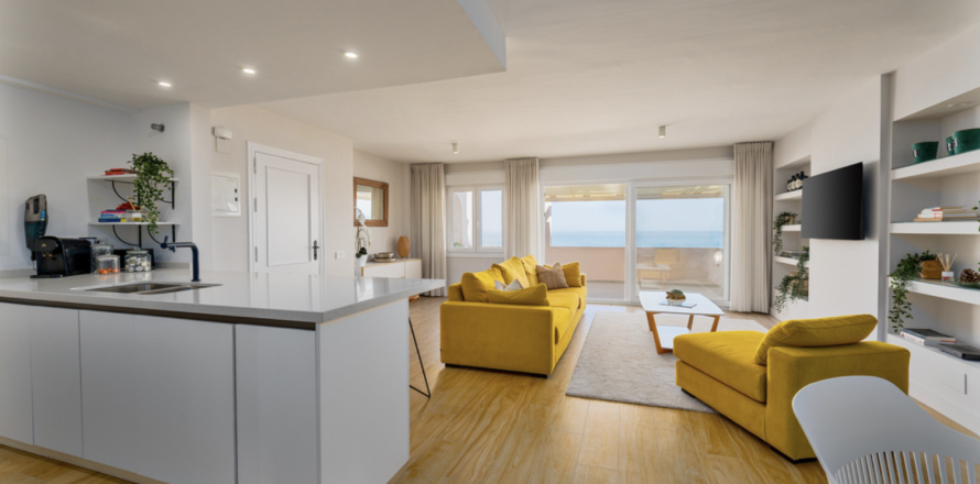 3 chambres Appartement à Estepona, Spain No. 110594