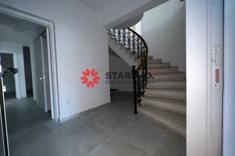 7 bedrooms House in Larnaca, Cyprus No. 82434 7