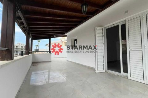 7 bedrooms House in Larnaca, Cyprus No. 82434 8