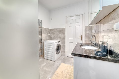 3 dormitorios Villa en Binh Duong, Vietnam No. 14896 2