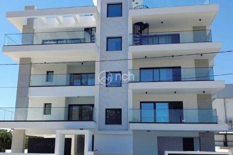 2 bedrooms Penthouse in Limassol, Cyprus No. 65615 1