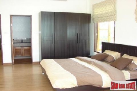 3 bedrooms Villa in Pattaya, Thailand No. 96466 4