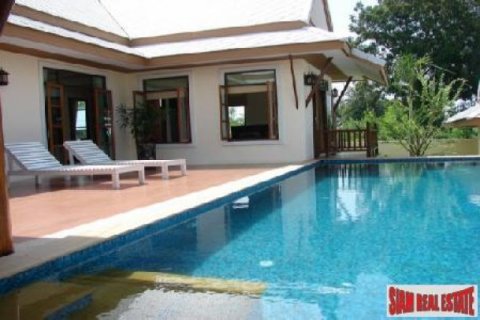 3 bedrooms Villa in Pattaya, Thailand No. 96466 8