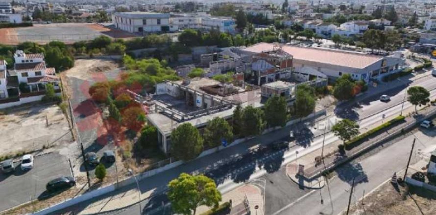 Commercial property à Latsia, Cyprus No. 82903