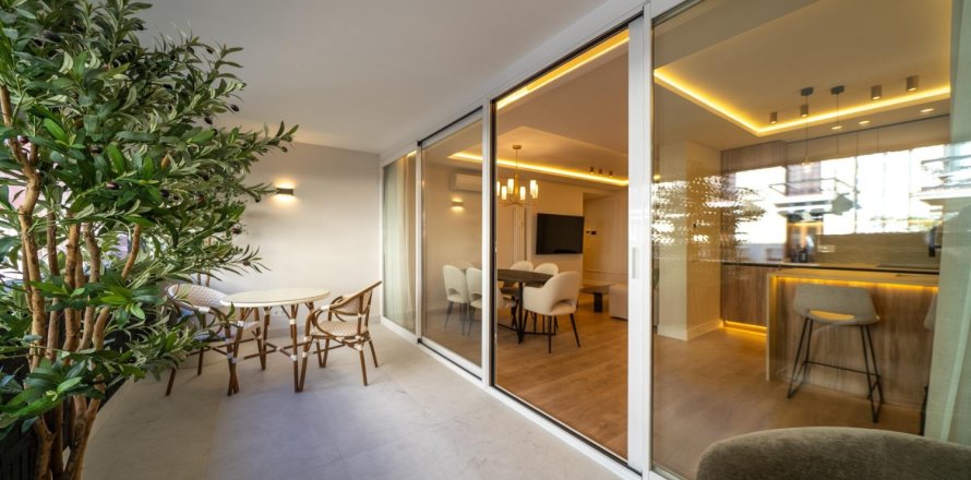 3 bedrooms Apartment in Madrid, Spain No. 124797