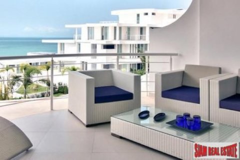 2 bedrooms Penthouse in Jomtien Beach, Thailand No. 96522 2