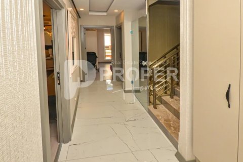 Квартира с 5 комнатами в Тханькхе, Вьетнам №11674 7