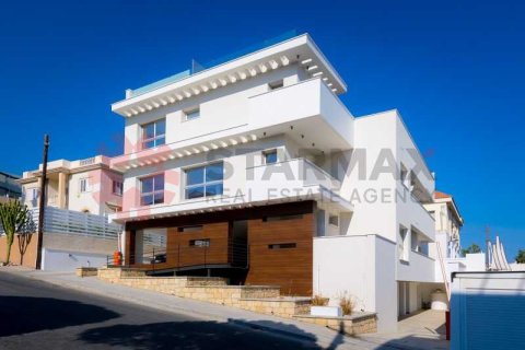 2 bedrooms Penthouse in Germasogeia, Cyprus No. 82802 1