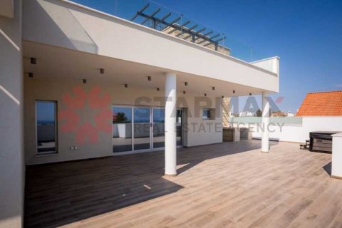 2 bedrooms Penthouse in Germasogeia, Cyprus No. 82802 16