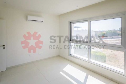 2 bedrooms Penthouse in Germasogeia, Cyprus No. 82802 10