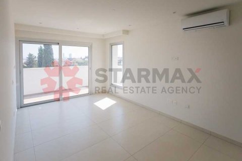 2 bedrooms Penthouse in Germasogeia, Cyprus No. 82802 12