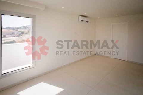 2 bedrooms Penthouse in Germasogeia, Cyprus No. 82802 14