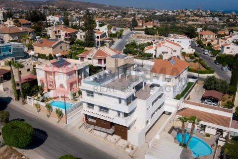 2 bedrooms Penthouse in Germasogeia, Cyprus No. 82802 2