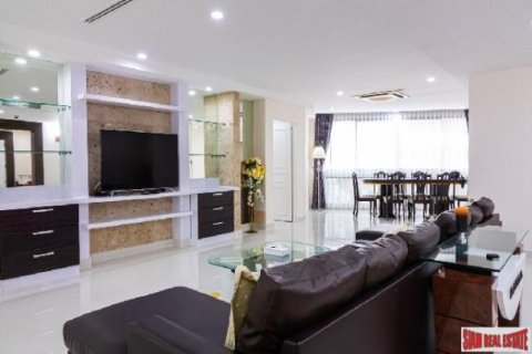 3 bedrooms Apartment in Bangkok, Thailand No. 98131 14