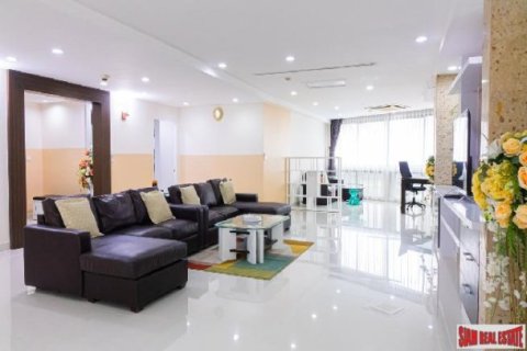3 bedrooms Apartment in Bangkok, Thailand No. 98131 12