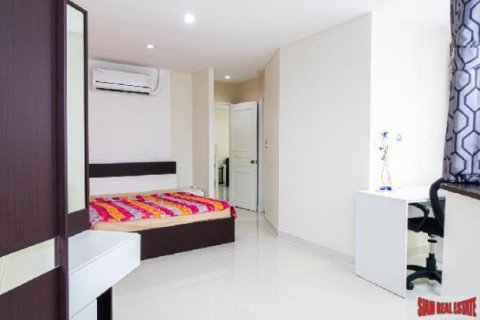 3 bedrooms Apartment in Bangkok, Thailand No. 98131 8