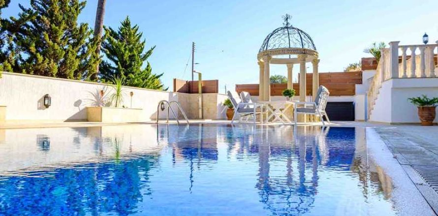 Вилла с 6 спальнями в Меса Гитонья, Кипр №30595