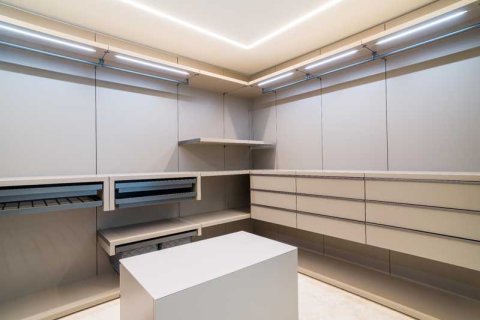 4 bedrooms Penthouse in Pyrgos, Cyprus No. 103366 4