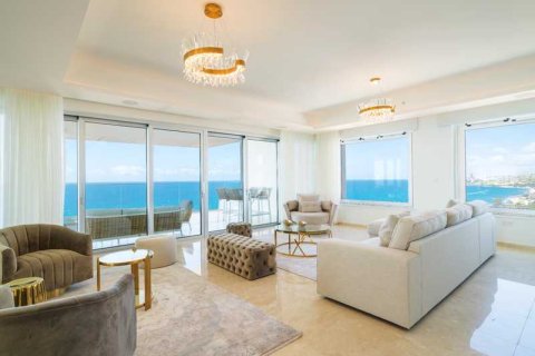 4 bedrooms Penthouse in Pyrgos, Cyprus No. 103366 1