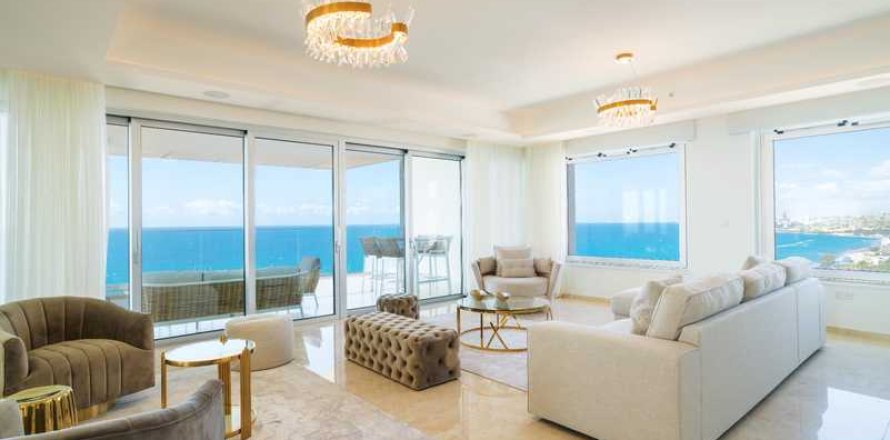 4 bedrooms Penthouse in Pyrgos, Cyprus No. 103366