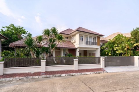 Дом с 4 спальнями в Чиангмай, Таиланд №98235 1