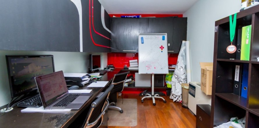 153m² Commercial property in Nicosia, Cyprus No. 106282