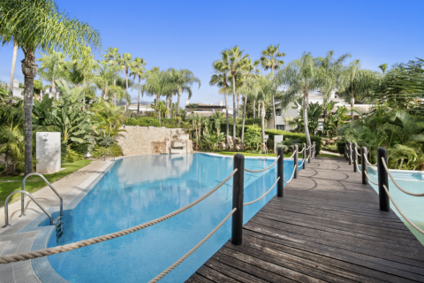 6 bedrooms Villa in Tan Xuan, Vietnam No. 83900 2