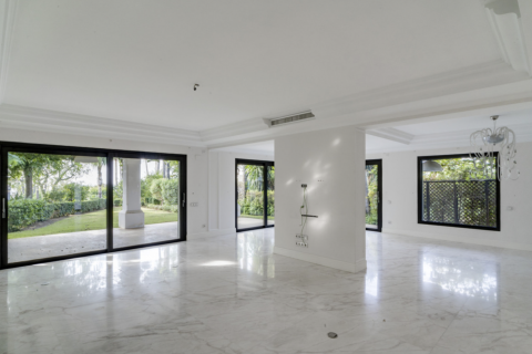 6 bedrooms Villa in Tan Xuan, Vietnam No. 83900 9