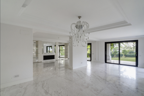 6 bedrooms Villa in Tan Xuan, Vietnam No. 83900 3