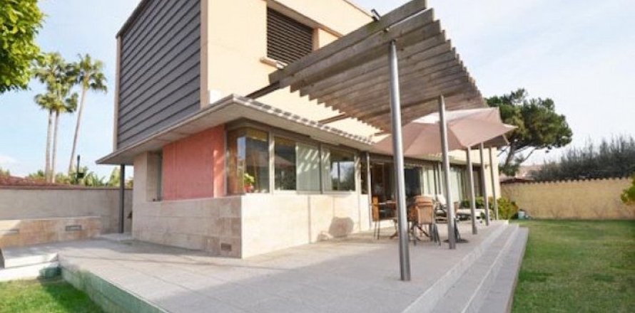 3 dormitorios House en Vilassar de Mar, Spain No. 25258
