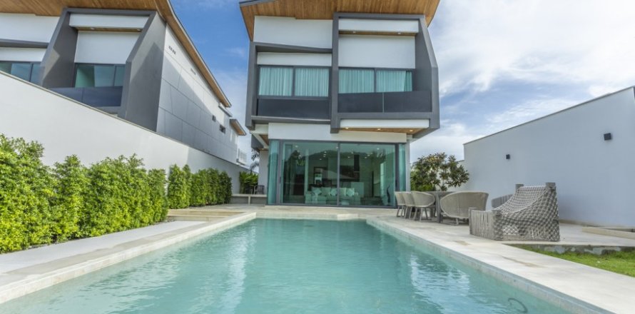 3 bedrooms Villa in Rawai, Thailand No. 96644