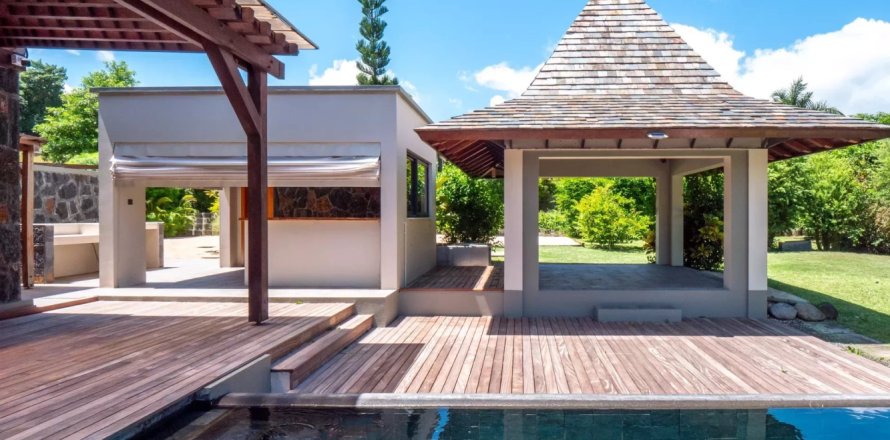 7 bedrooms House in Black River, Mauritius No. 53419