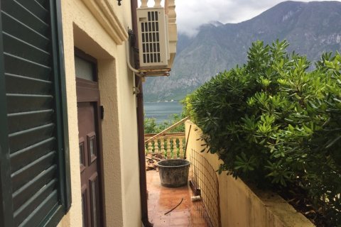 3 bedrooms Apartment in Prcanj, Montenegro No. 104716 1