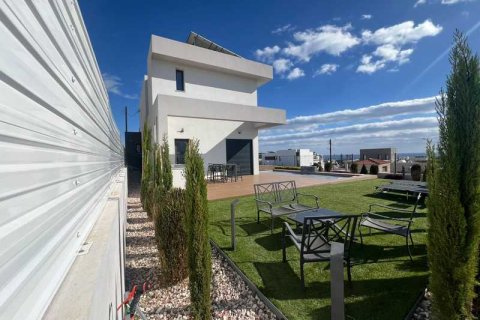 Дом с 4 спальнями в Агиос Афанасиос, Кипр №76013 1