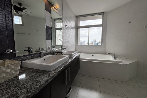 3 bedrooms Apartment in Panama City, Panama No. 112638 3