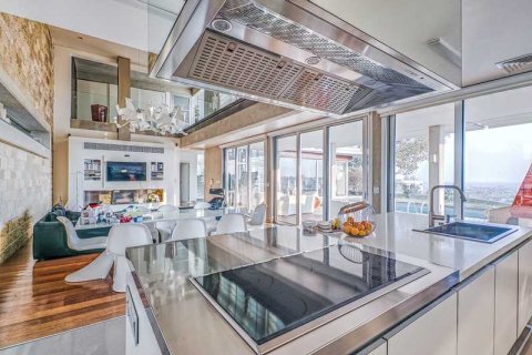 5 bedrooms Villa in Limassol, Cyprus No. 46640 3