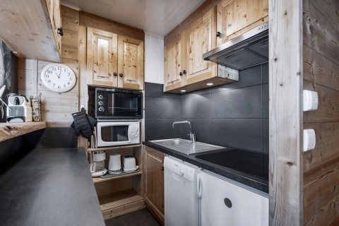 3 bedrooms Apartment in Les Belleville, France No. 100017 6