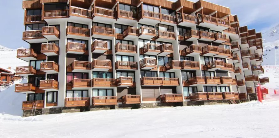 3 bedrooms Apartment in Les Belleville, France No. 100017