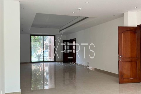 4 dormitorios Villa en Abu Dhabi, UAE No. 129713